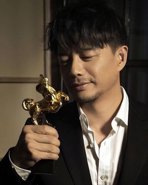 娱乐吃瓜男演员,揭秘吃瓜男演员背后的故事